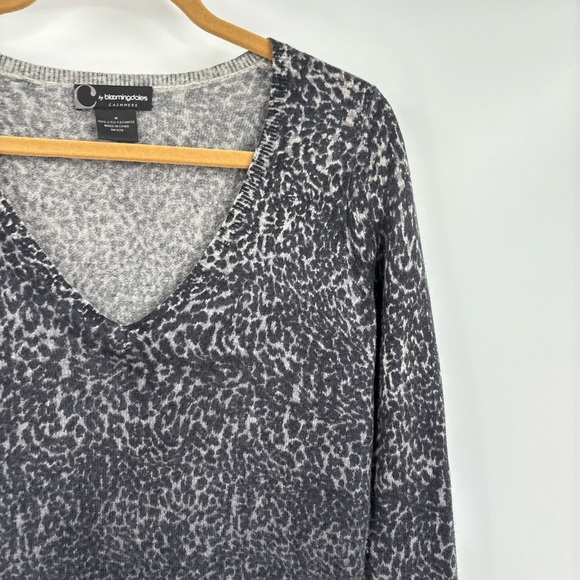 Bloomingdale’s 2-ply 100% Cashmere V Neck Animal Print Leopard Sweater Medium - Picture 4 of 12